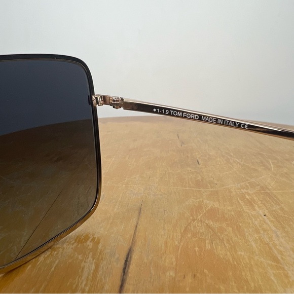 NEW TOM FORD HEATHER FT0739 01D Sunglasses | Frame color: Gold,Black - Picture 7 of 10